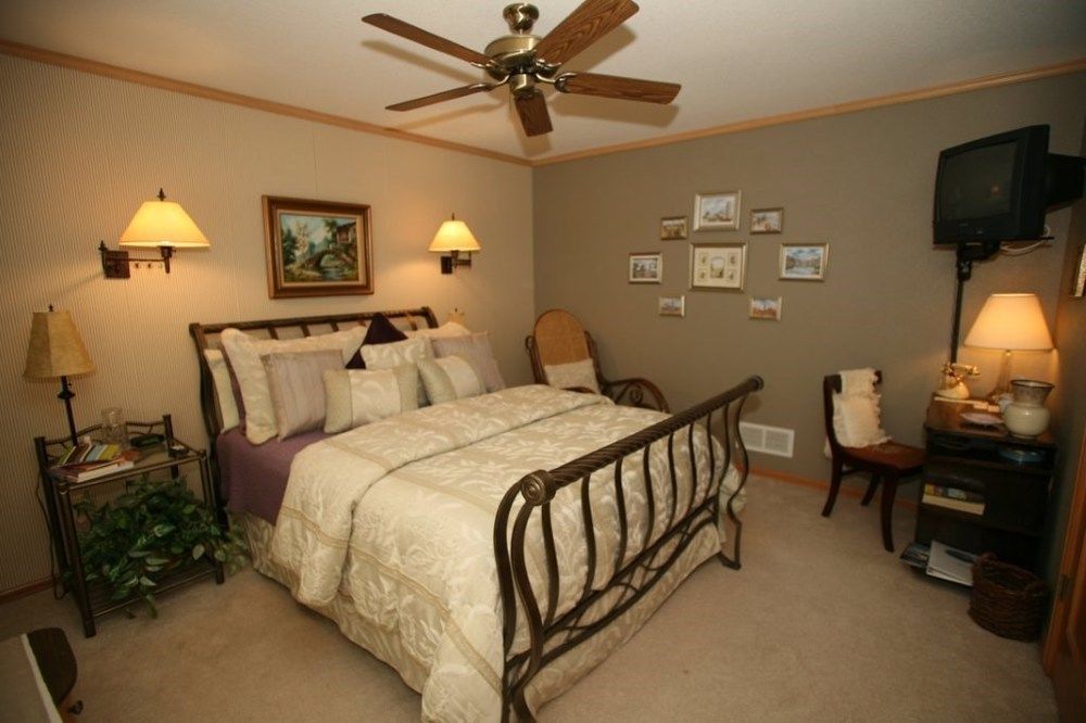 Rogers Inn The Pines Monument Bagian luar foto