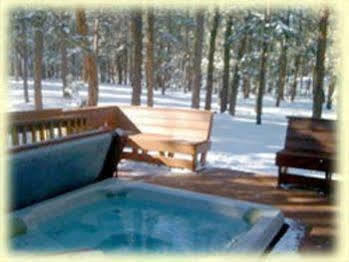 Rogers Inn The Pines Monument Bagian luar foto